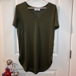 Carly Jean Los Angeles: CJLA’s Favorite V-Neck Tee - Olive - Size Small